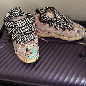 SNEAKERS